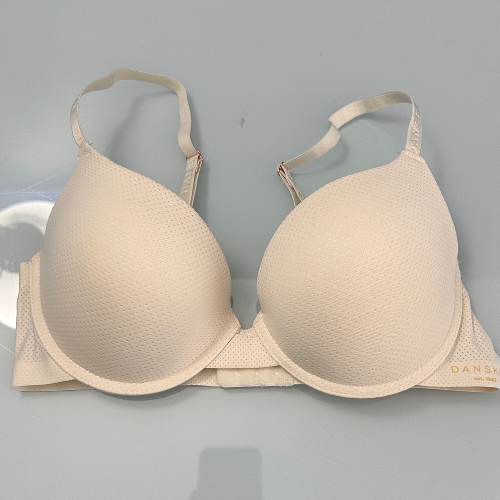 NWOT Danskin Sleek and Smooth Push Up Bra